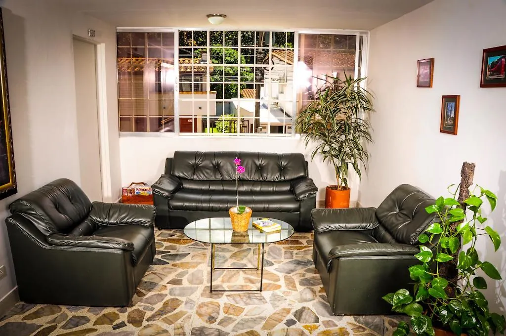 מדיין Hotel Alcazar De Patio Bonito 3*,